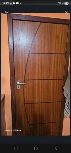 Vendo porta de madeira completa