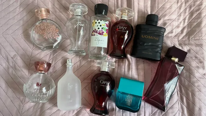 Vidros vazios de perfume