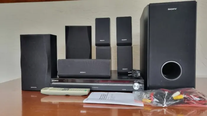 Sony HT-SS1100 - Home Theater 5.1 + 2 caixas Onkyo