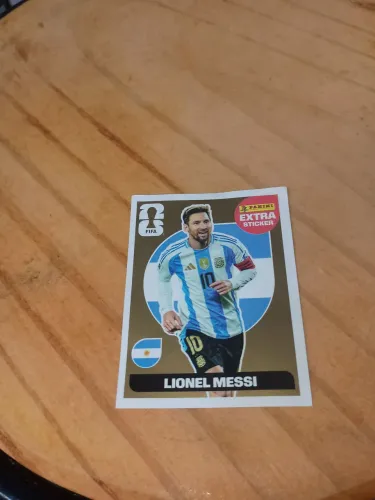 Figurinha Lionel Messi Extra Sticker Panini Copa do Mundo FIFA 2022 - Rara