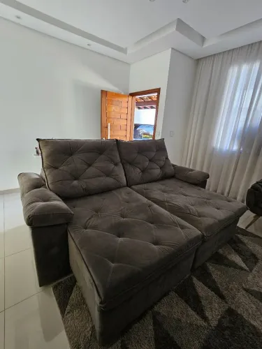 Sofá retrátil medida 2,50 x 1,80m na cor Cinza escuro