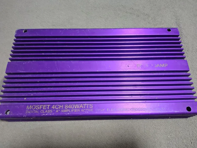 Módulo Roadstar 4CH 840 Watts