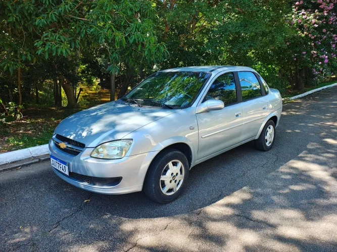 Chevrolet Classic com ar condicionado 2013