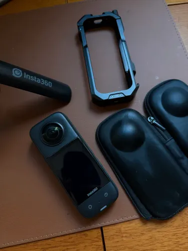 Kit Insta360 X3 Completo - Câmera 360° 5.7K + Gaiola de