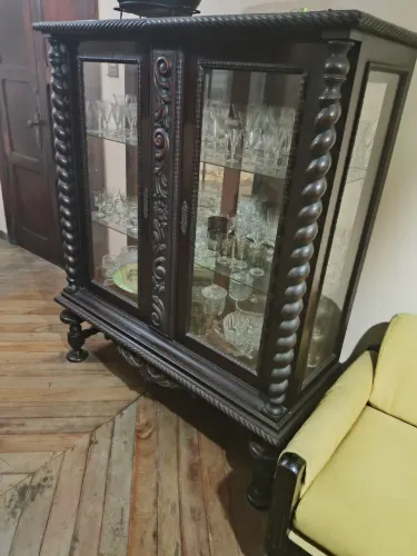 Cristaleira estilo manuelino