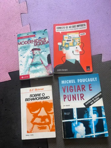 Livros Skiner Foucalt e Baumn