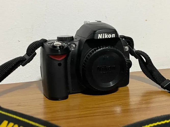 Nikon D60 DSLR + 2 Baterias originais