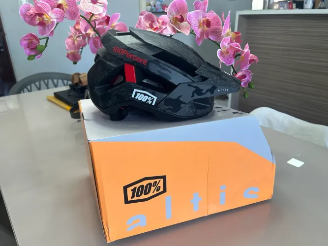 Capacete MTB 100% Altis