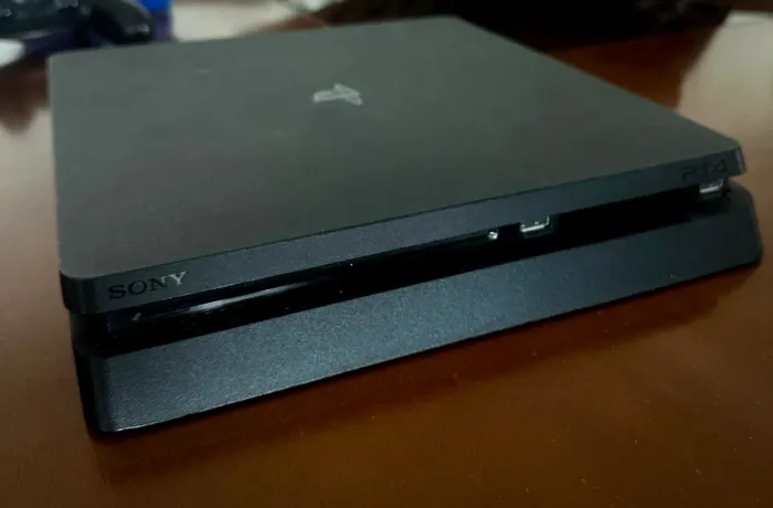 Ps4 Slim 1TB com controle