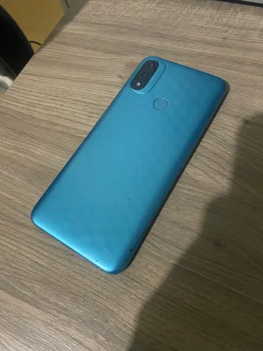 Moto e20 semi novo com carregador da caixa 