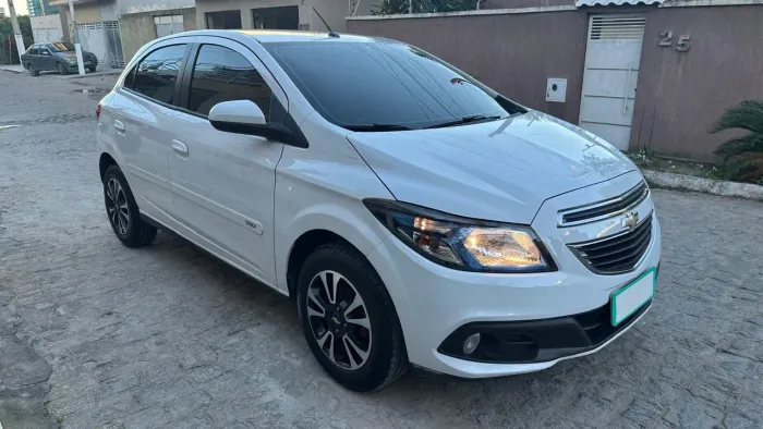 Chevrolet Onix Hatch LT 1.4 8V Flex Power Mec. 4P 2015