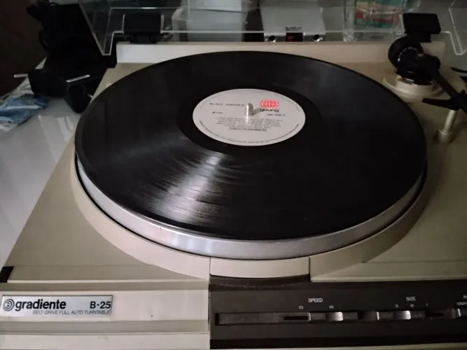 Toca Discos Gradiente B-25, funcionando perfeitamente