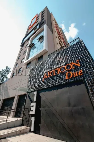 Loja comercial à venda de 350m², no bairro Parada Inglesa. Com 2 banheiros e 6 vagas.