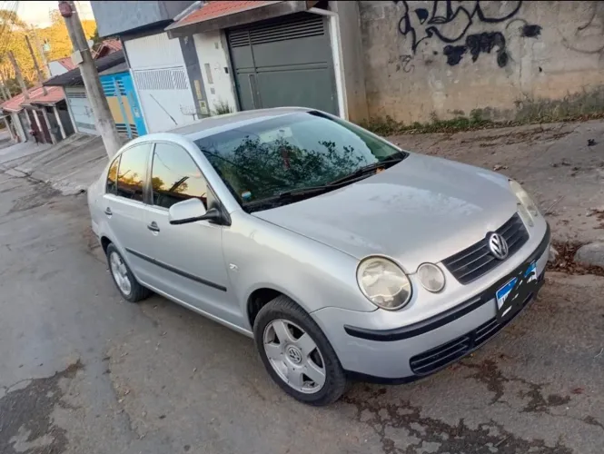 Volkswagen Polo Sedan 1.6 MI Total Flex 8V 4P 2005