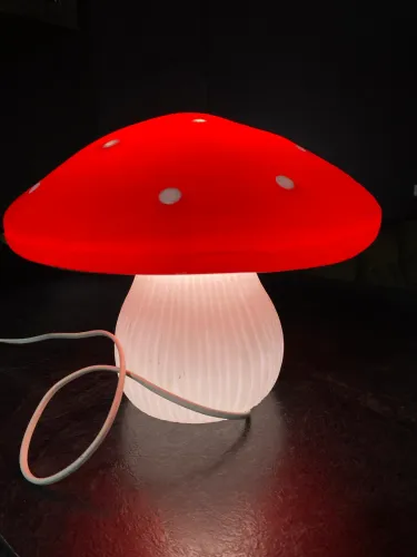 vendo luminária em um formato de cogumelo 