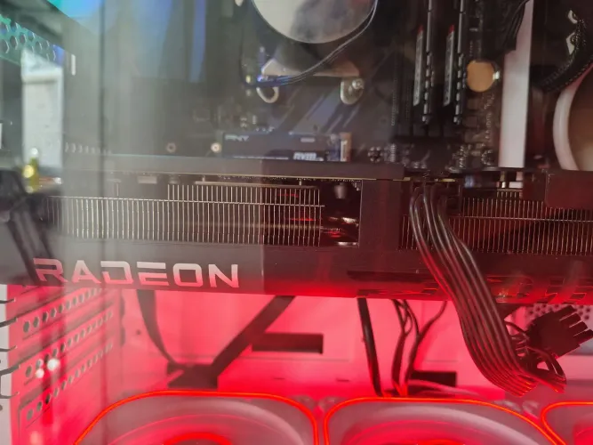 VENDO RX 9060XT 16GB NOVA 1 MÊS DE USO