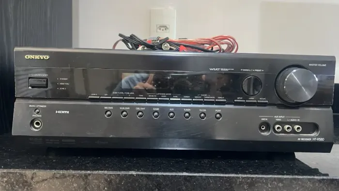 Receiver AV: Onkyo HT-R580