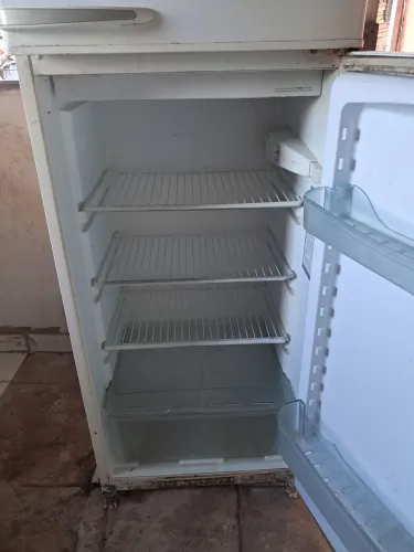 Geladeira R$: 300,00