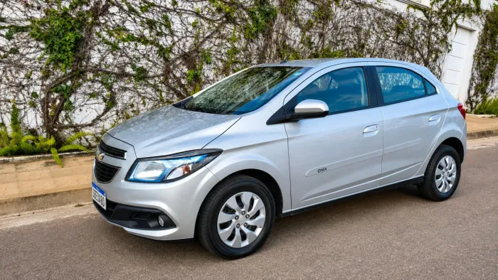 Chevrolet Onix Hatch LT 1.4 8V Flex Power Mec. 4P 2015