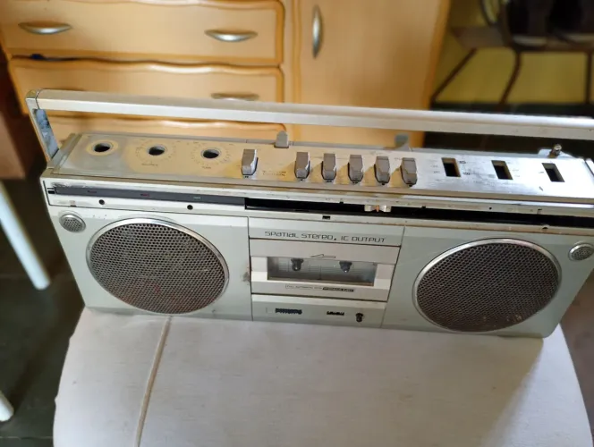 Caixa de rádio gravador Philips ar420 com várias peças originais LEIA A DESCRIÇÃO
