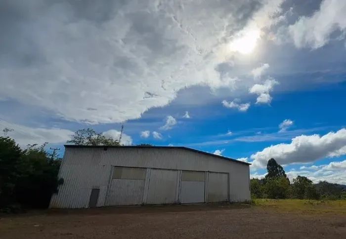 ALUGA-SE BARRACÃO 750M² TREVO CHAPECÓ-SC