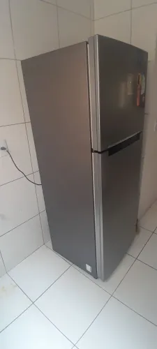 Vende uma geladeira