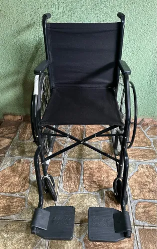 Cadeira de rodas e banho e Andador semi -Novas