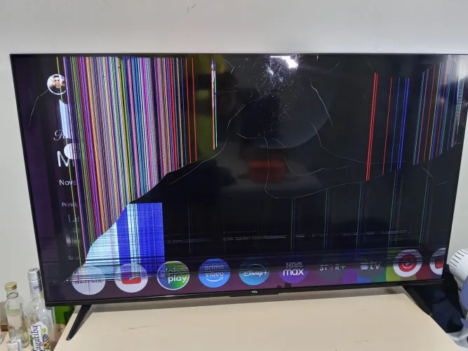 Tv TCL para retirar peça