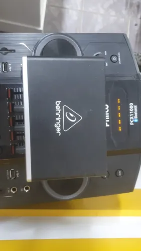 Behringer UMC22 interface de áudio
