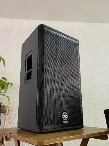 Caixa Ativa Yamaha DSR115 Dsr 15 n DZR DBR DXR DXS QSC RCF