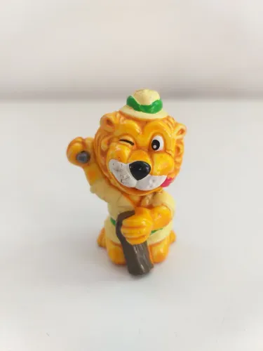 3 brinquedos em miniatura colecionáveis de Kinder Ovo