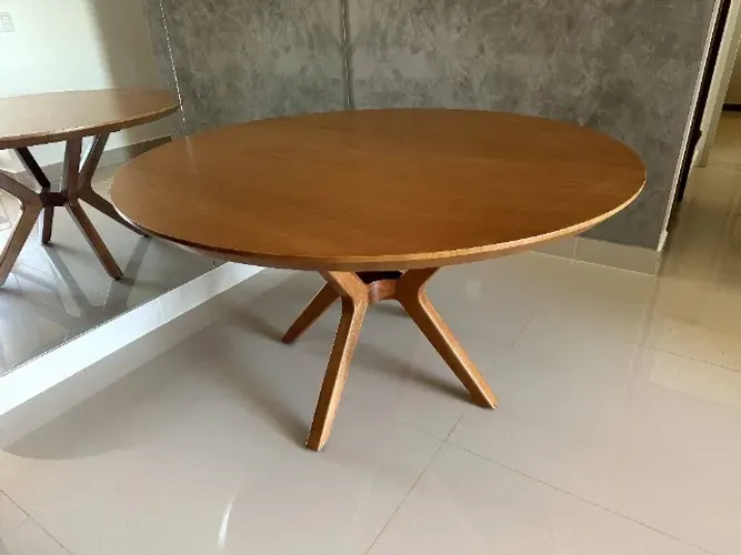 MESA REDONDA EM MADEIRA MACIÇA - ALTO PADRÃO