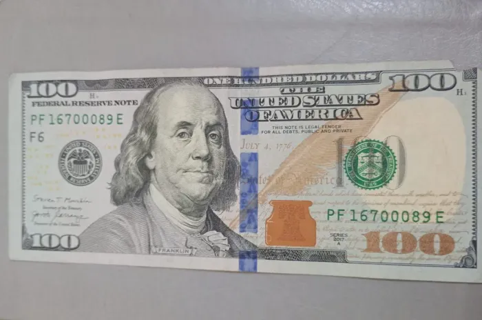 Vende se 100 dólares