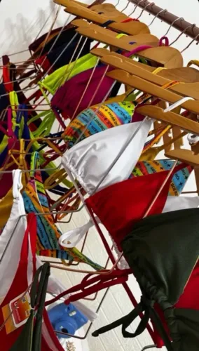 Acervo de biquínis etiquetados para venda!