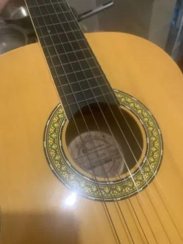 Violão nylon de baixa tensão