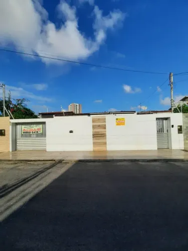 CASA COM TRÊS QUARTOS PARA LOCAÇÃO, SITUADA NA RUA VOLNEY LOUREIRO TAVARES - BAIRRO INÁCIO