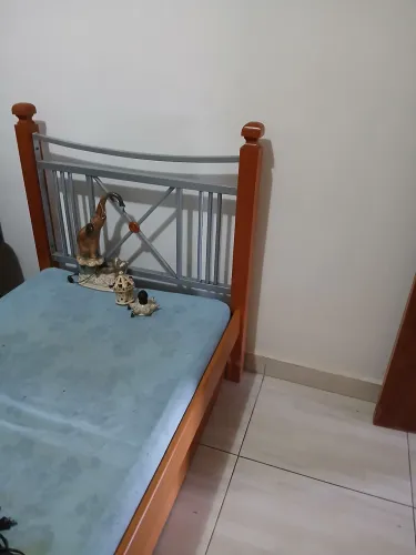 Venda Cama dos Lugares Maneira dos anos 80 em excelente estado original