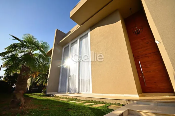Casa com 5 dormitórios em Santa Felicidade
