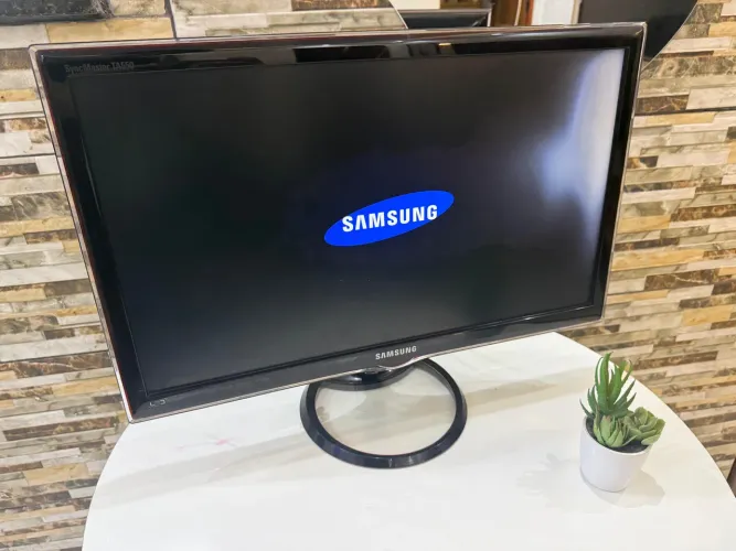 TV Monitor Samsung 24? LED Full HD com 2 HDMI e controle