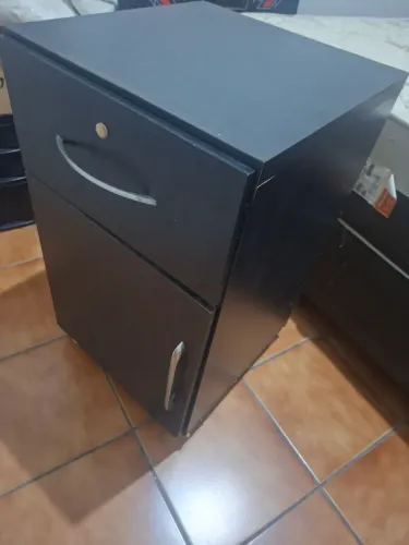 Gaveteiro / armário de escritório com rodinhas