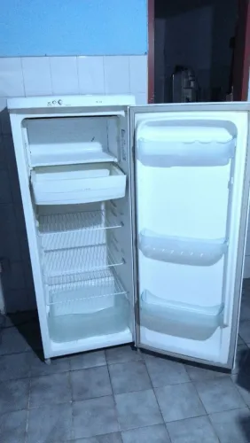 Geladeira Electrolux 280Lts gelio seco, Seminova, gelando muito bem R$850, urgente