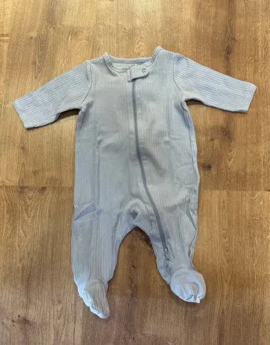 Macacão Carters bebê pouquíssimo uso 