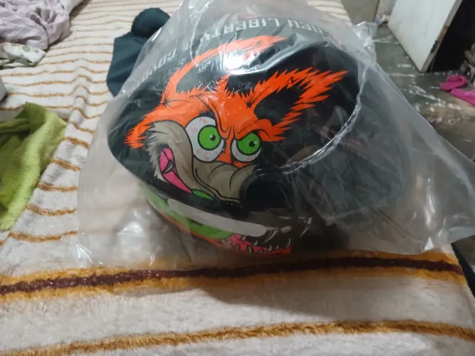Capacete personalizado nunca usado