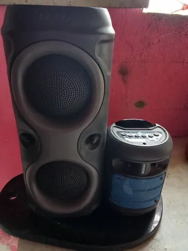 Vendo dia caixinhas de som Multimídia 