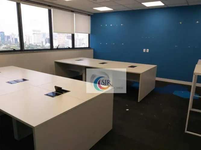 Conjunto comercial de 200 m² próximo da estação Fradique Coutinho