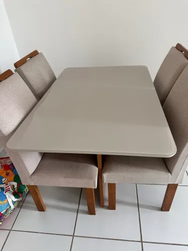 Mesa 4 cadeiras
