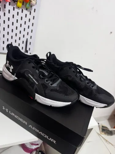 TÊNIS da Under Armour NOVO (não coube)