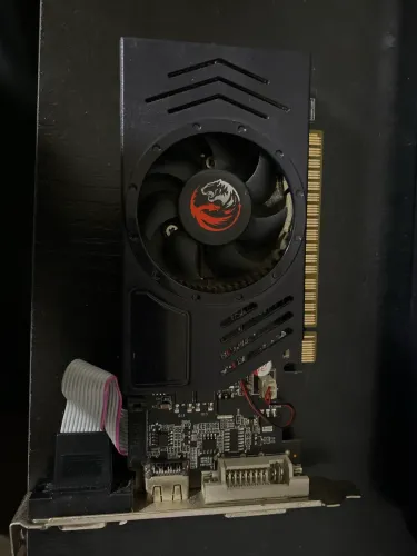 Placa de Vídeo GT 730 4GB DDR3 PCYES - P/ CONSERTO / TESTE