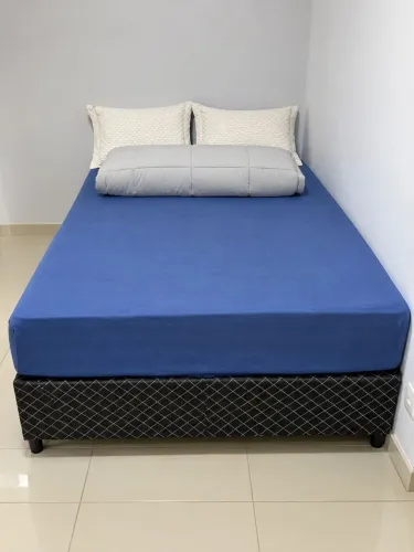 Vendo cama com colchão