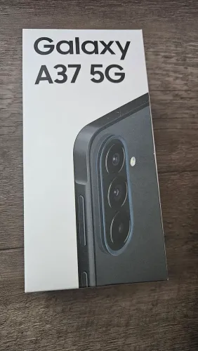 Celular Samsung A37 128GB 8 GB - Preto Lacrado